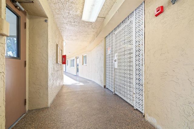 8950 PARK BOULEVARD 609, Seminole, FL 33777