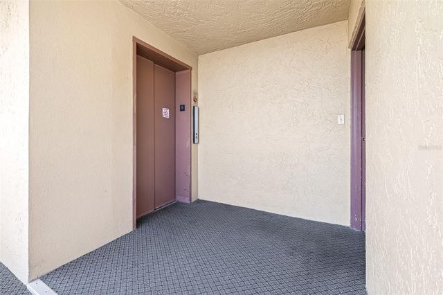 8950 PARK BOULEVARD 609, Seminole, FL 33777