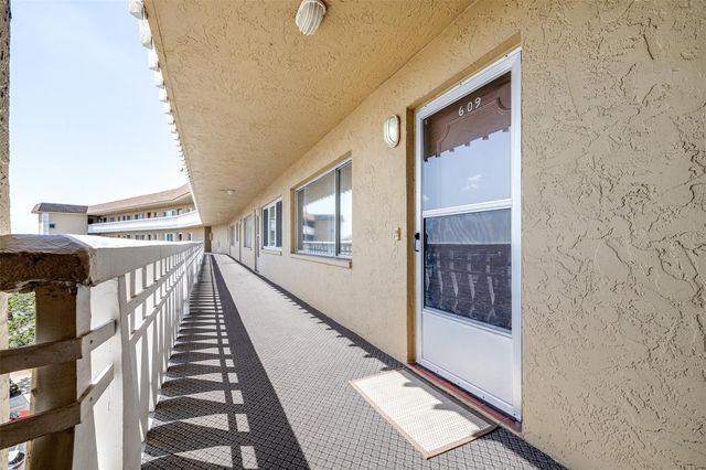8950 PARK BOULEVARD 609, Seminole, FL 33777