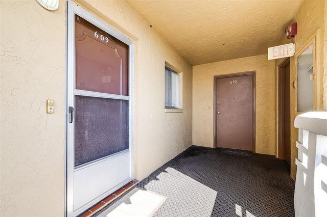 8950 PARK BOULEVARD 609, Seminole, FL 33777