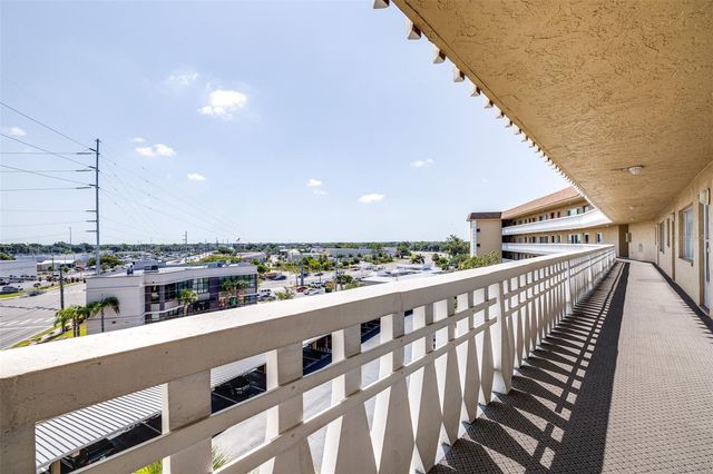 8950 PARK BOULEVARD 609, Seminole, FL 33777