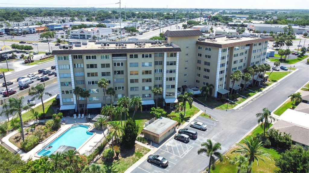 8950 PARK BOULEVARD 609, Seminole, FL 33777