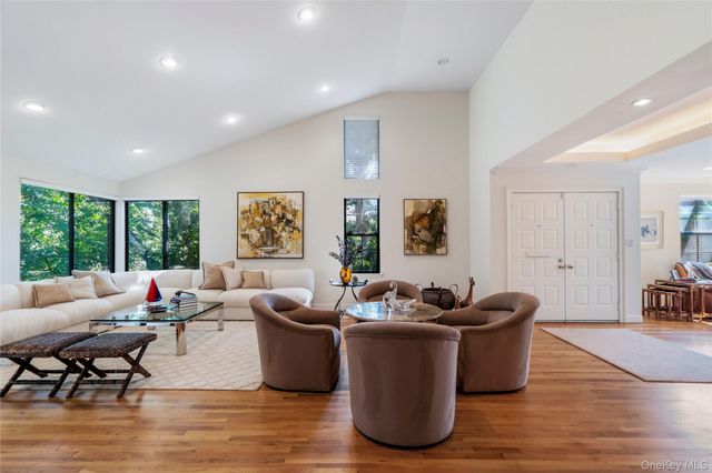 265 Sparrow Drive 265, Manhasset, NY 11030