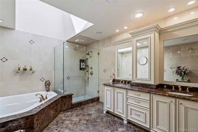 265 Sparrow Drive 265, Manhasset, NY 11030