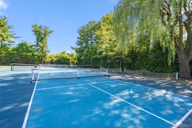 265 Sparrow Drive 265, Manhasset, NY 11030