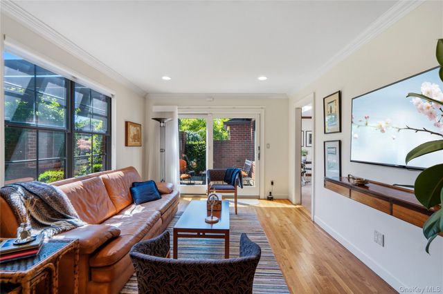 265 Sparrow Drive 265, Manhasset, NY 11030