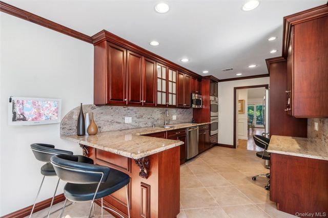 265 Sparrow Drive 265, Manhasset, NY 11030