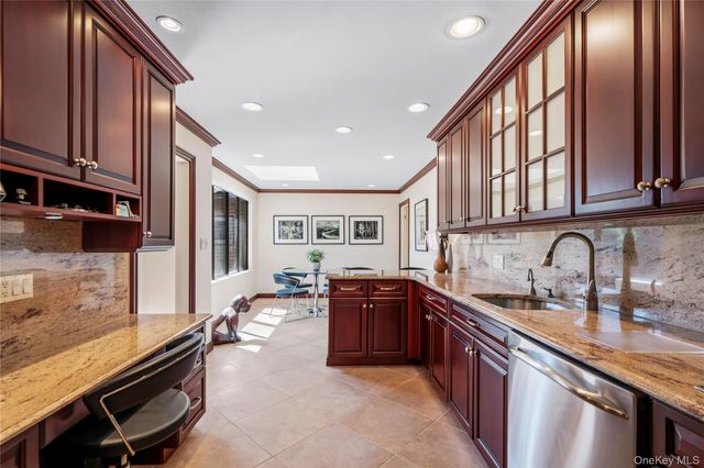 265 Sparrow Drive 265, Manhasset, NY 11030