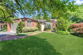 265 Sparrow Drive 265, Manhasset, NY 11030