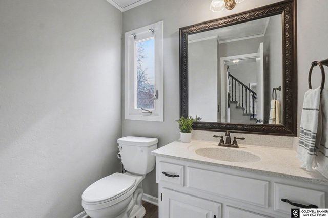 1914 Franklin Drive, Papillion, NE 68133