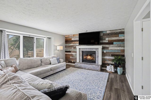 1914 Franklin Drive, Papillion, NE 68133