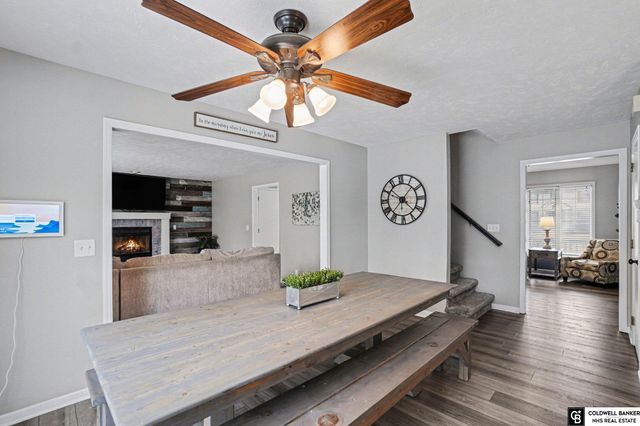 1914 Franklin Drive, Papillion, NE 68133