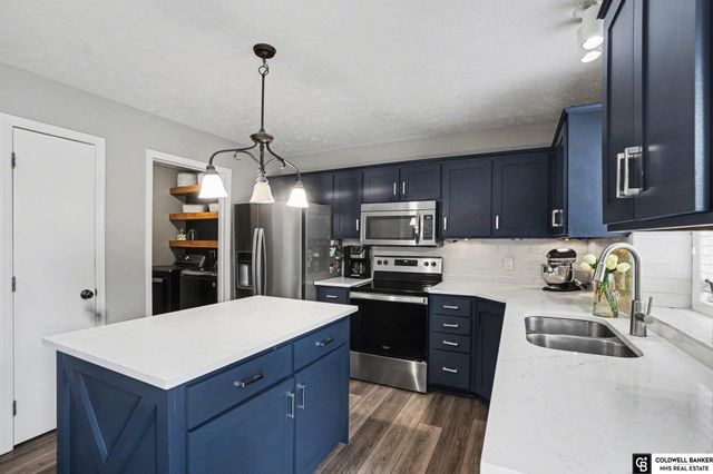 1914 Franklin Drive, Papillion, NE 68133