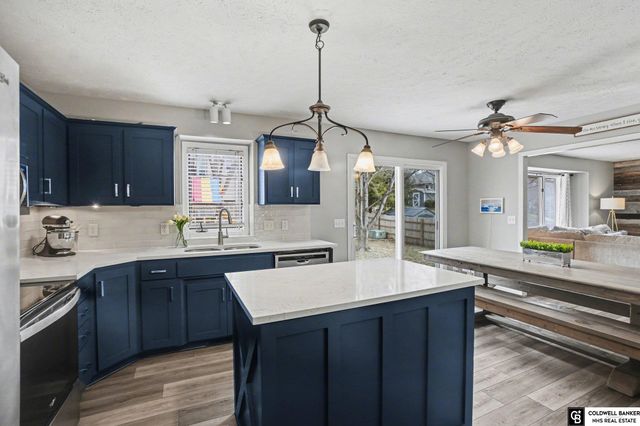 1914 Franklin Drive, Papillion, NE 68133