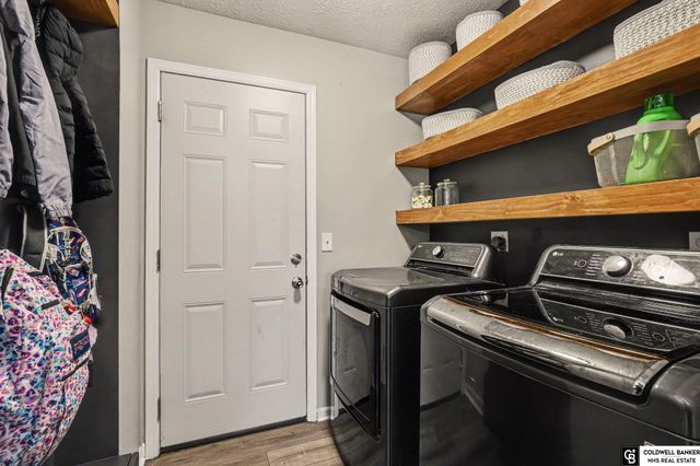 1914 Franklin Drive, Papillion, NE 68133