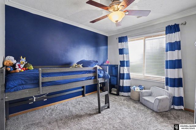 1914 Franklin Drive, Papillion, NE 68133