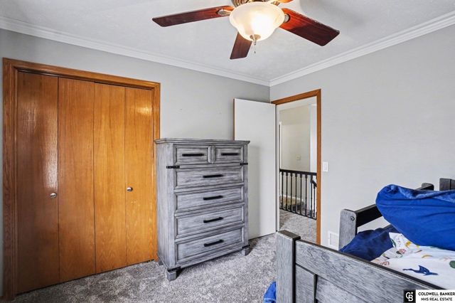 1914 Franklin Drive, Papillion, NE 68133