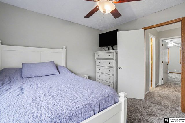 1914 Franklin Drive, Papillion, NE 68133