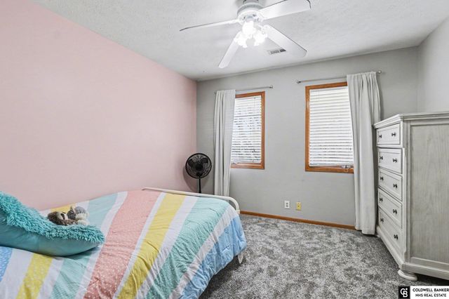 1914 Franklin Drive, Papillion, NE 68133