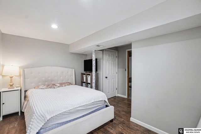 1914 Franklin Drive, Papillion, NE 68133