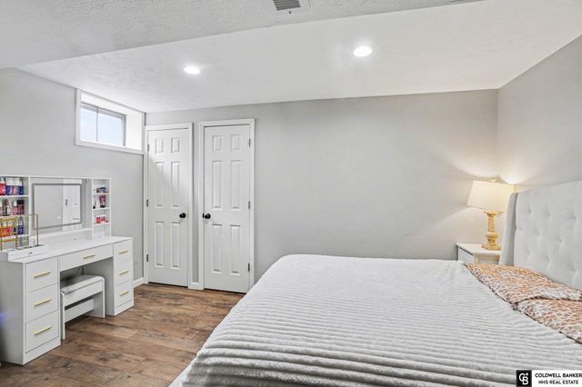 1914 Franklin Drive, Papillion, NE 68133