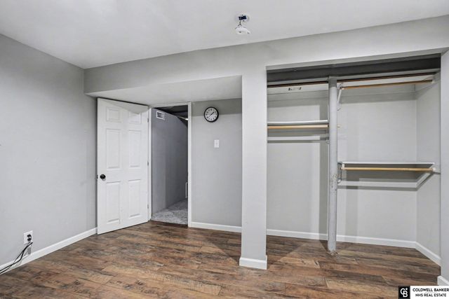 1914 Franklin Drive, Papillion, NE 68133