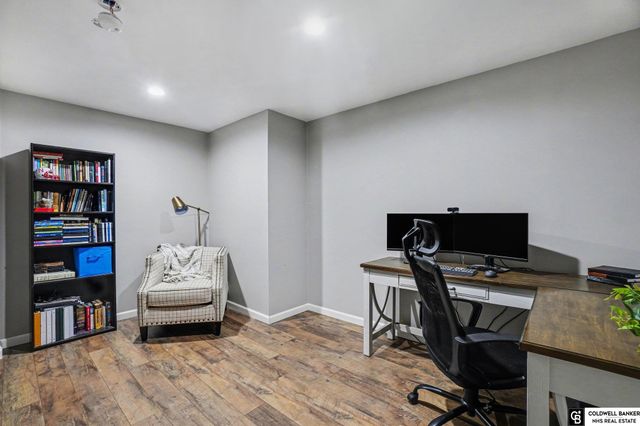 1914 Franklin Drive, Papillion, NE 68133