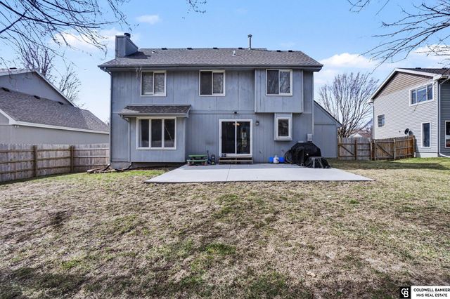 1914 Franklin Drive, Papillion, NE 68133