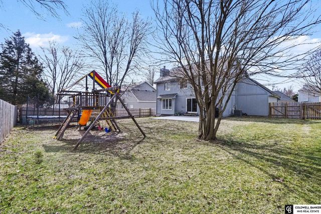 1914 Franklin Drive, Papillion, NE 68133