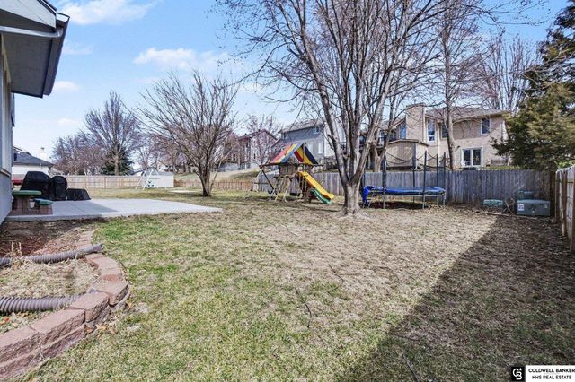 1914 Franklin Drive, Papillion, NE 68133