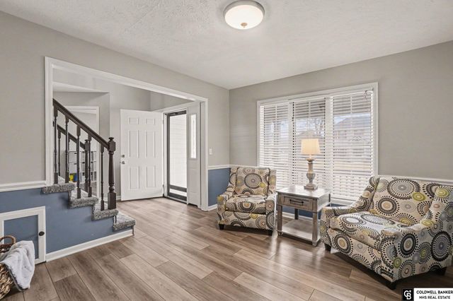 1914 Franklin Drive, Papillion, NE 68133