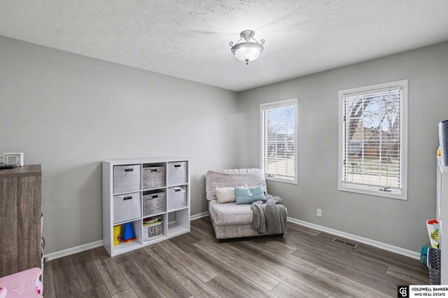 1914 Franklin Drive, Papillion, NE 68133