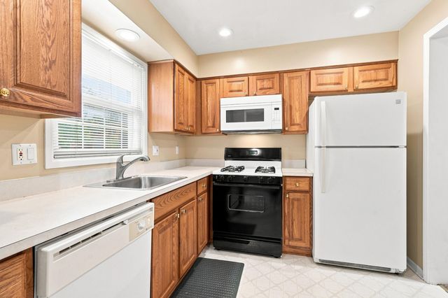 5141 Buckingham Place Drive, Troy, MI 48098