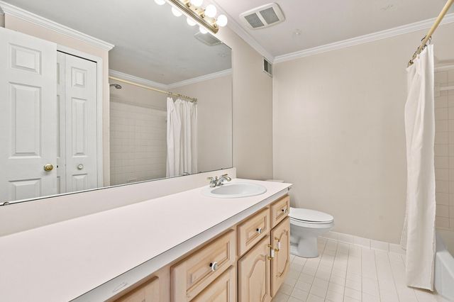 5141 Buckingham Place Drive, Troy, MI 48098