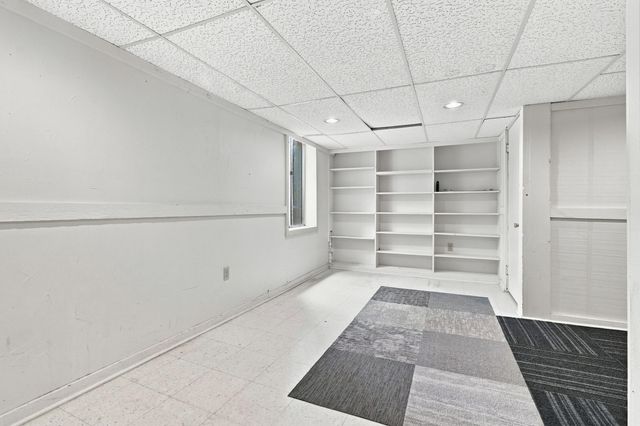 5141 Buckingham Place Drive, Troy, MI 48098