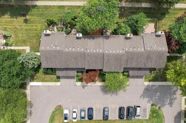 5141 Buckingham Place Drive, Troy, MI 48098