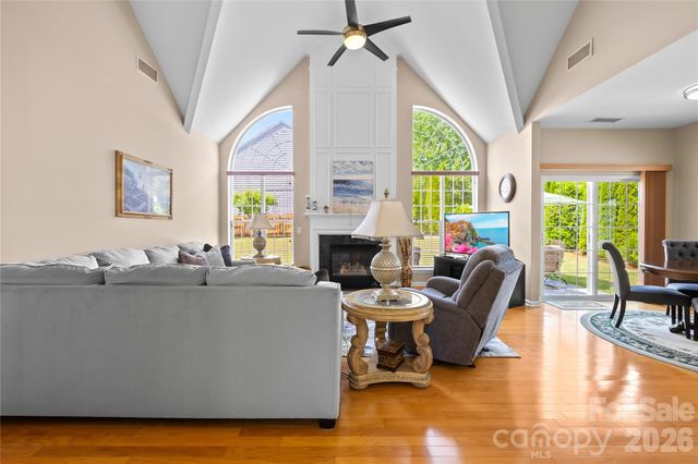 8719 Fieldcroft Drive, Charlotte, NC 28277