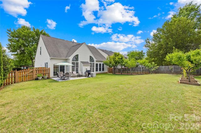 8719 Fieldcroft Drive, Charlotte, NC 28277
