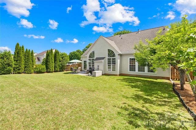 8719 Fieldcroft Drive, Charlotte, NC 28277