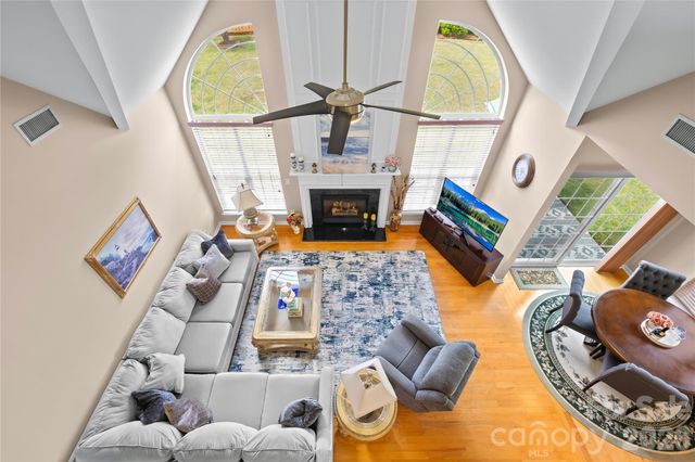 8719 Fieldcroft Drive, Charlotte, NC 28277