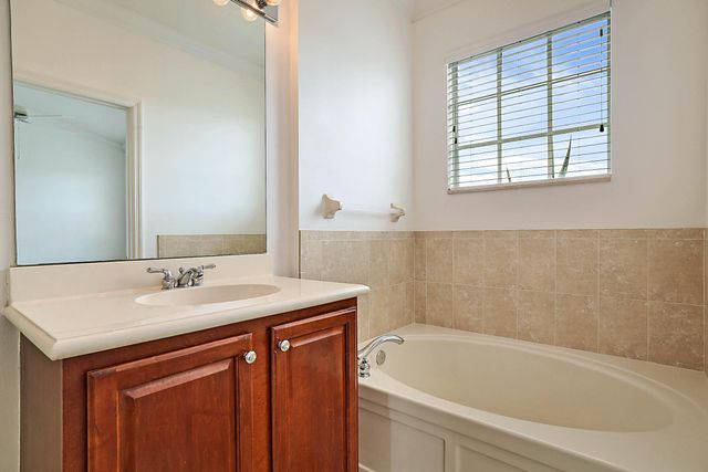 241 E THATCH PALM Circle E, Jupiter, FL 33458
