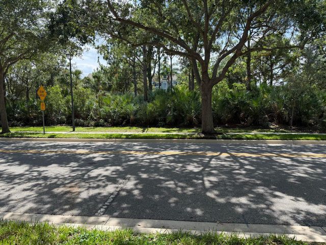 241 E THATCH PALM Circle E, Jupiter, FL 33458