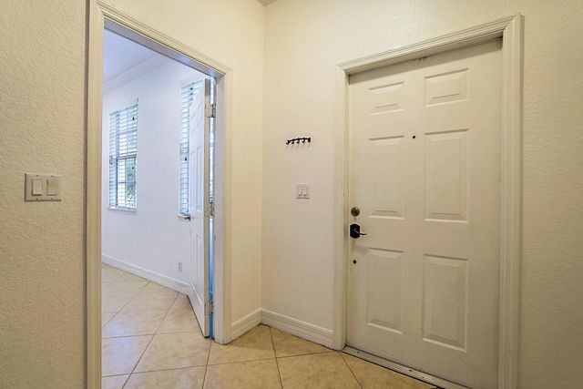 241 E THATCH PALM Circle E, Jupiter, FL 33458