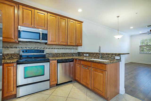 241 E THATCH PALM Circle E, Jupiter, FL 33458