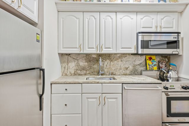 80 Park Ave Apt 5D, New York City, NY 10016