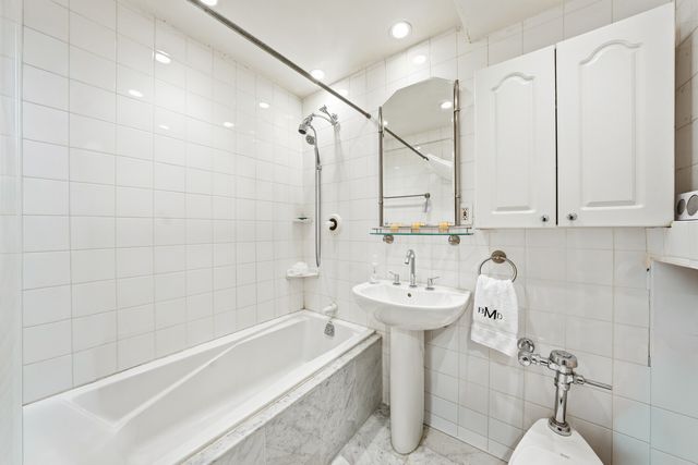 80 Park Ave Apt 5D, New York City, NY 10016