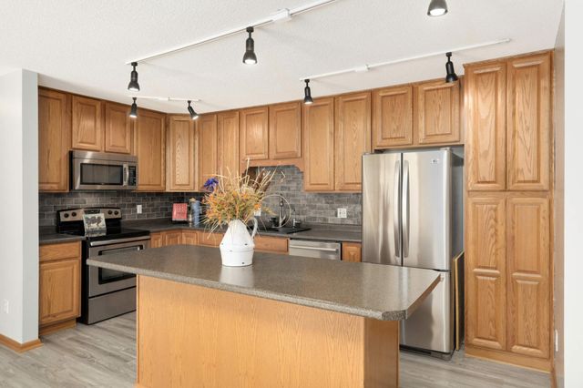 9143 Highway 55 301, Golden Valley, MN 55427