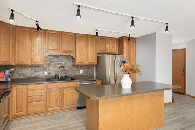 9143 Highway 55 301, Golden Valley, MN 55427