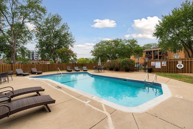 9143 Highway 55 301, Golden Valley, MN 55427