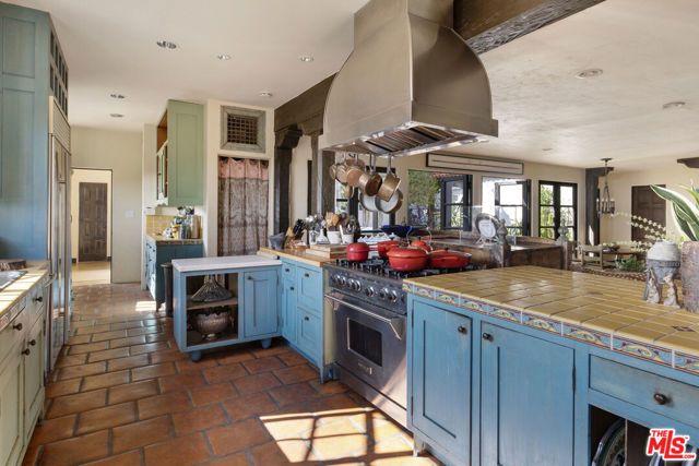 2801 Belden Drive, Los Angeles, CA 90068